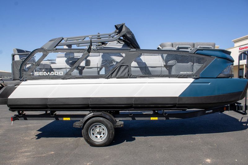 NEW 2026 SEADOO SWITCH CRUISE 21 300HP TECH PACKAGE WITH PAINTED TRAILER Image 3