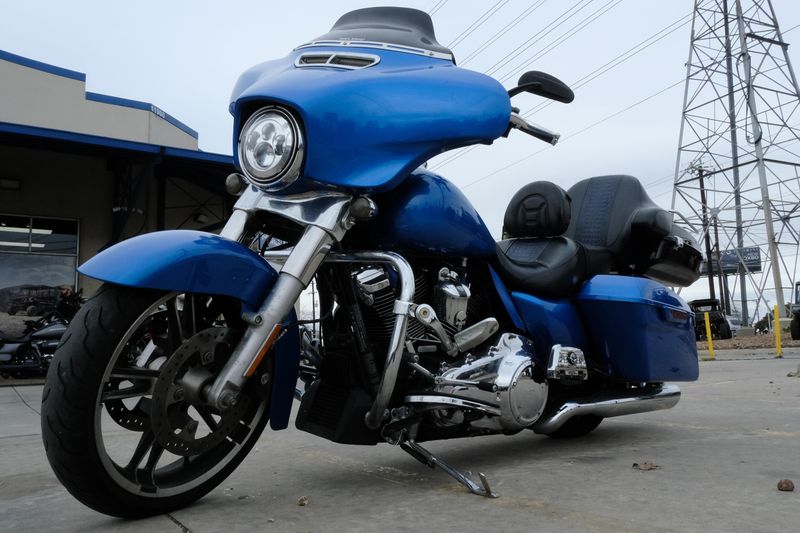 2018 HARLEY STREET GLIDE BLUEImage 34