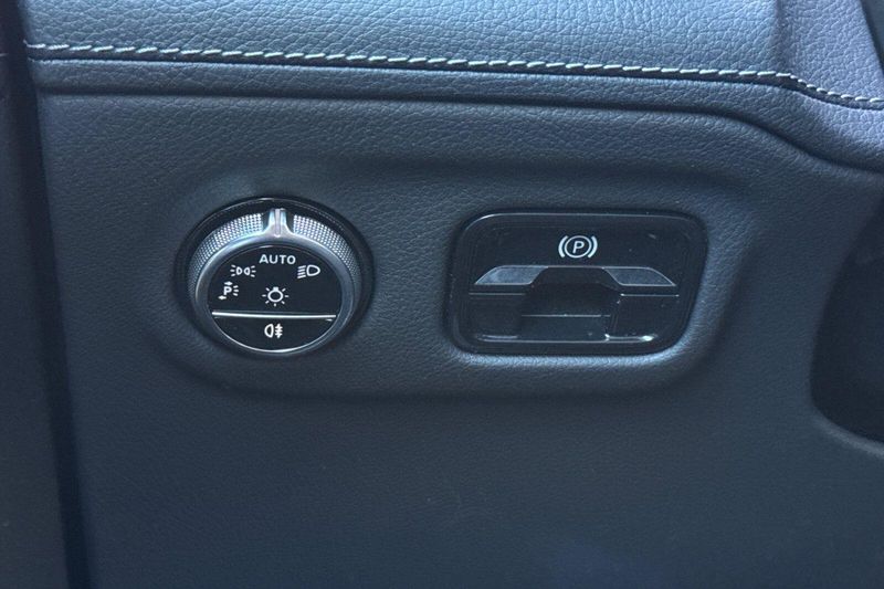 Used 2025 Mercedes-Benz EQE 350 SUVImage 33