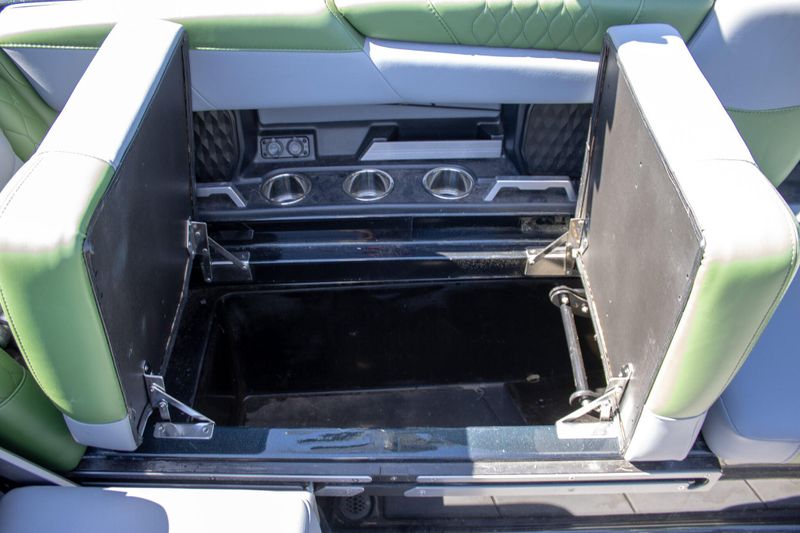 2023 MALIBU M220Image 26