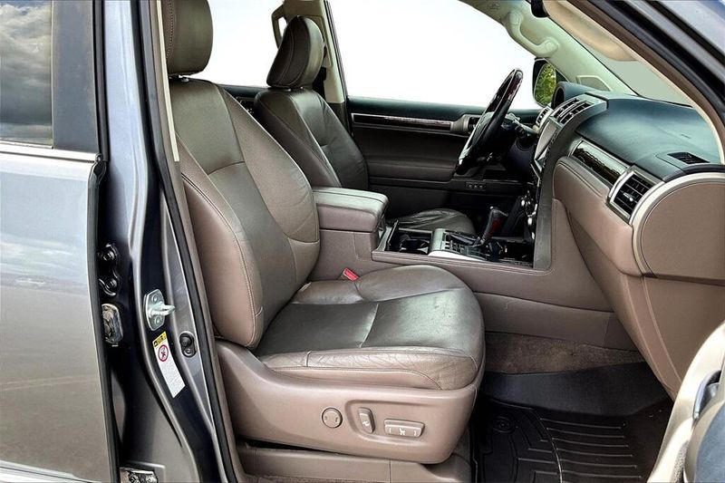2016 Lexus GX 460 photo 7