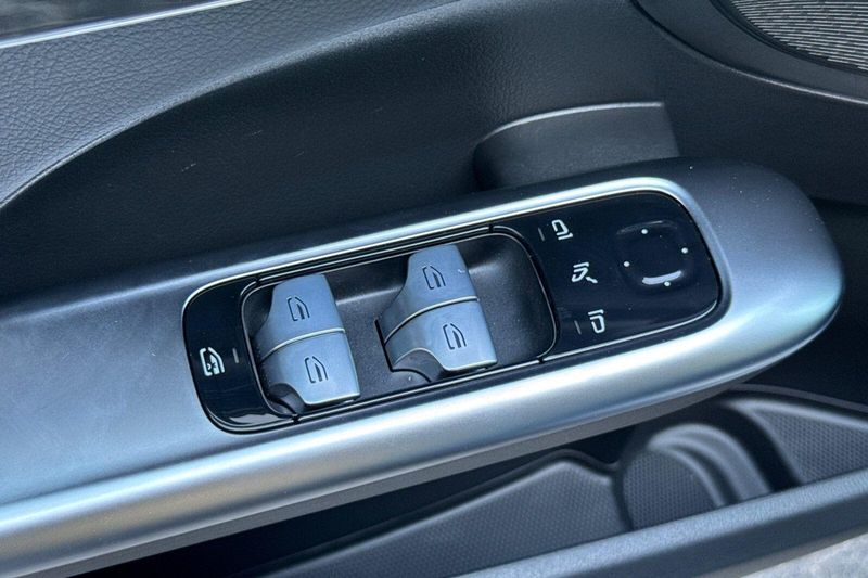 Used 2025 Mercedes-Benz C-Class C 300Image 12