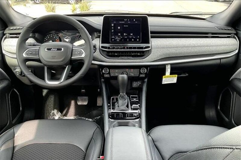 2025 Jeep Compass Latitude 4x4Image 4