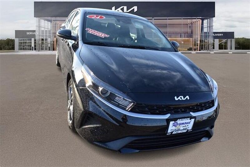 2024 Kia Forte LXSImage 9