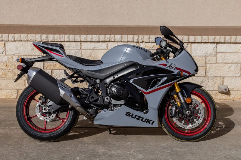 2024 SUZUKI GSXR1000R in a GRAY exterior color. Family PowerSports (877) 886-1997 familypowersports.com 