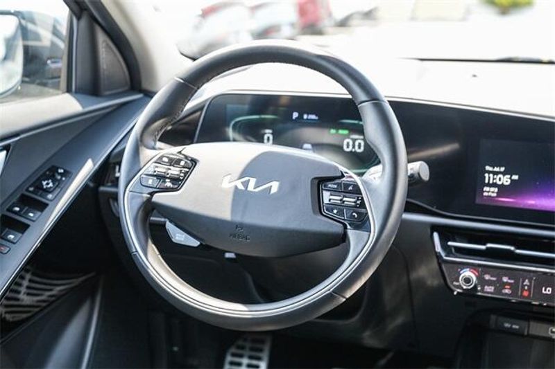 Used 2024 Kia Niro EX TouringImage 16