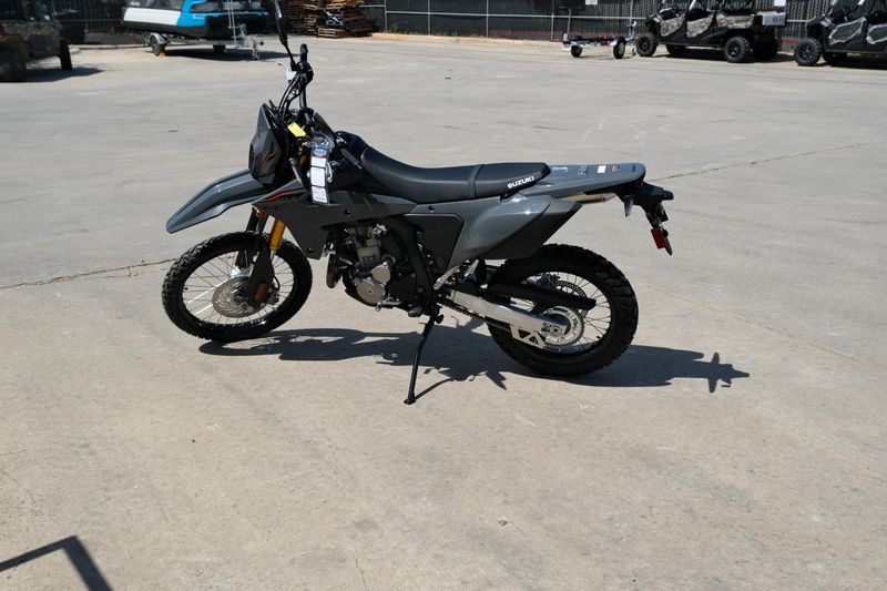 2025 Suzuki DRZ4S SOLID IRON GRAY Image 6