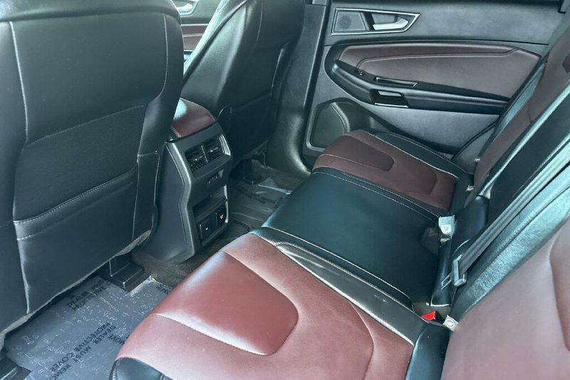 Used 2020 Ford Edge TitaniumImage 11