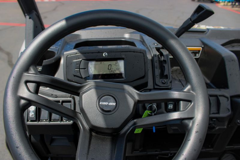 2025 Can-Am DEFENDER MAX DPS HD7 WILDLAND CAMO Image 23