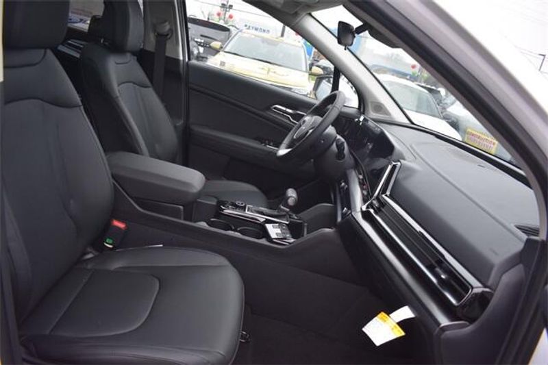 2025 Kia Sportage EXImage 13