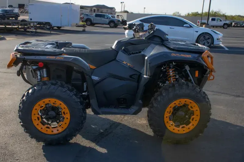 NEW 2026 CAN-AM OUTLANDER MAX XTP 1000R WITH SMARTSHOX Image 2