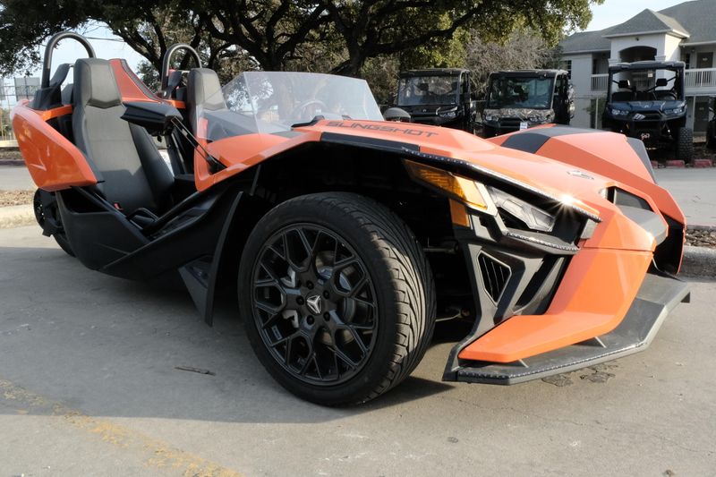 2024 Polaris SLINGSHOT SL AUTODRIVE VOLT ORANGEImage 15