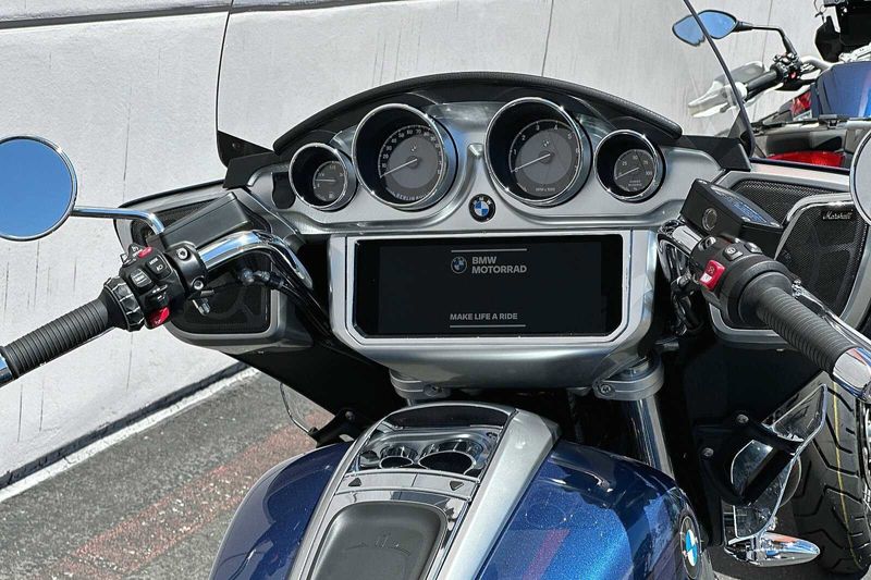 2023 BMW R 18 Transcontinental in a GRAVITY BLUE METALLIC exterior color. BMW Motorcycles of Temecula – Southern California 951-395-0675 bmwmotorcyclesoftemecula.com 