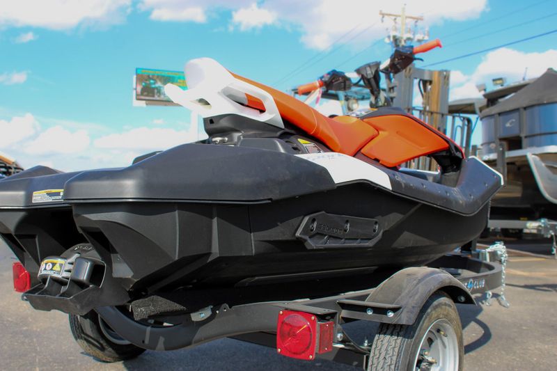 2025 SEADOO SPARK TRIXX FOR 3 DRAGON RED AND WHITE Image 4