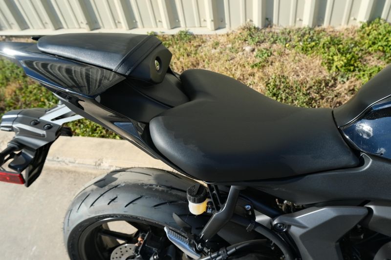 NEW 2025 YAMAHA YZFR7 Image 14