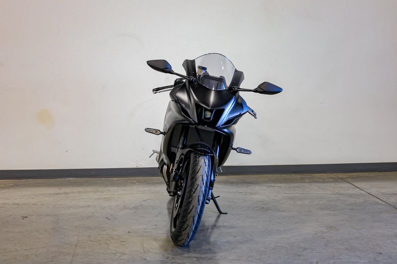NEW 2025 YAMAHA YZFR7 Image 15