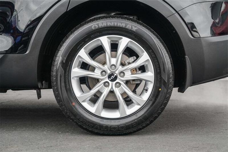 Used 2022 Kia Telluride LXImage 12