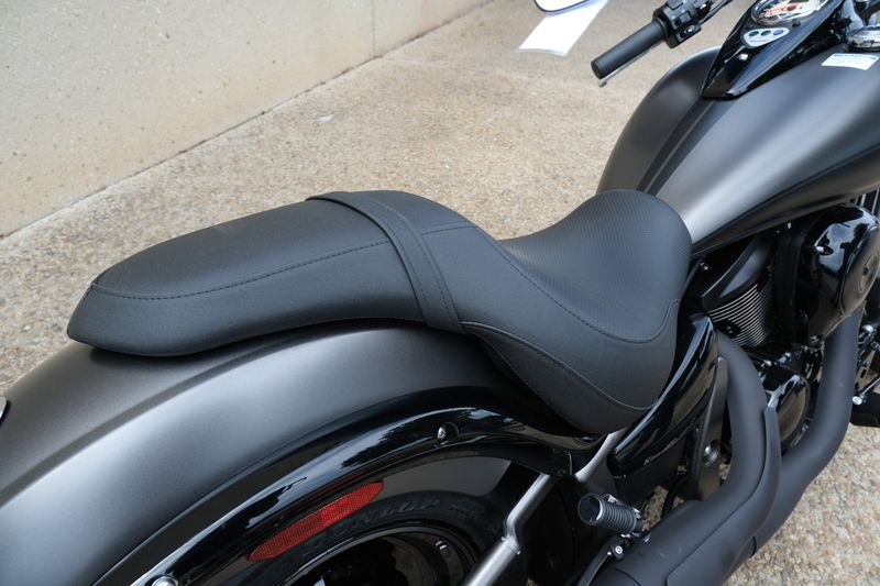 2024 Kawasaki VULCAN 900 CUSTOM METALLIC MATTE DARK GRAY AND METALLIC FLAT SPARK BLACKImage 17