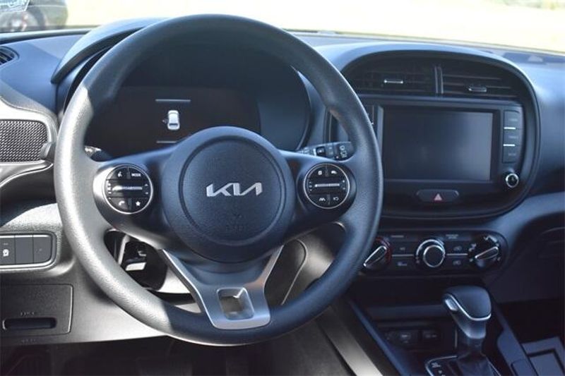 New 2025 Kia Soul LXImage 17