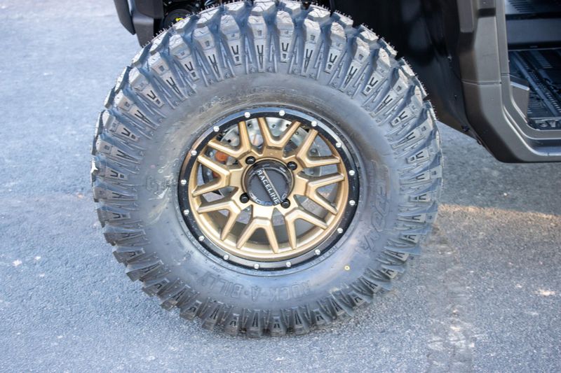 NEW 2026 CAN-AM DEFENDER MAX XT HD11 WITH 1025 INCH TOUCHSCREEN Image 14