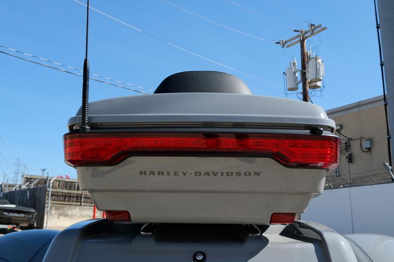 USED 2024 HARLEY TRIKE TRI GLIDE ULTRA Image 14