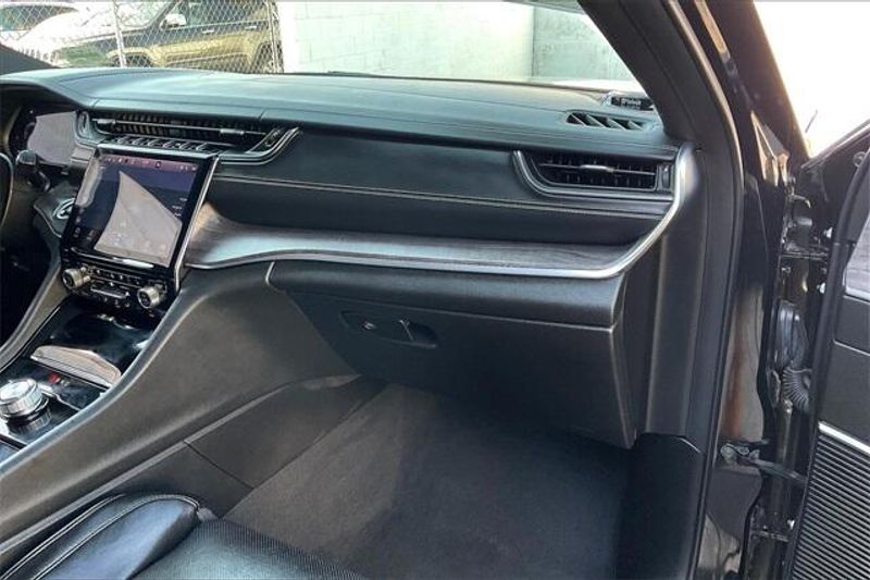 Used 2022 Jeep Grand Cherokee L OverlandImage 16
