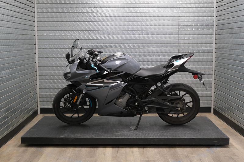 USED 2023 CFMOTO 300SS Image 6