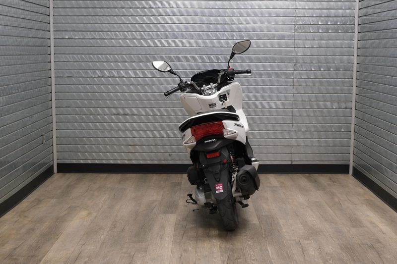 USED 2018 HONDA PCX 150 Image 4