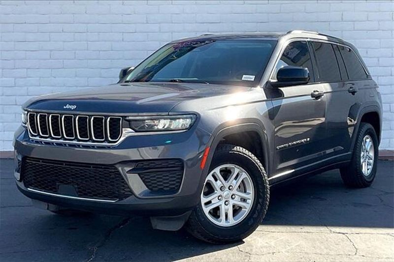 2023 Jeep Grand Cherokee LaredoImage 1