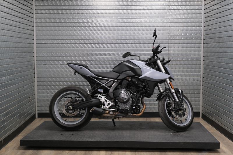 USED 2024 SUZUKI GSX-8S Image 2