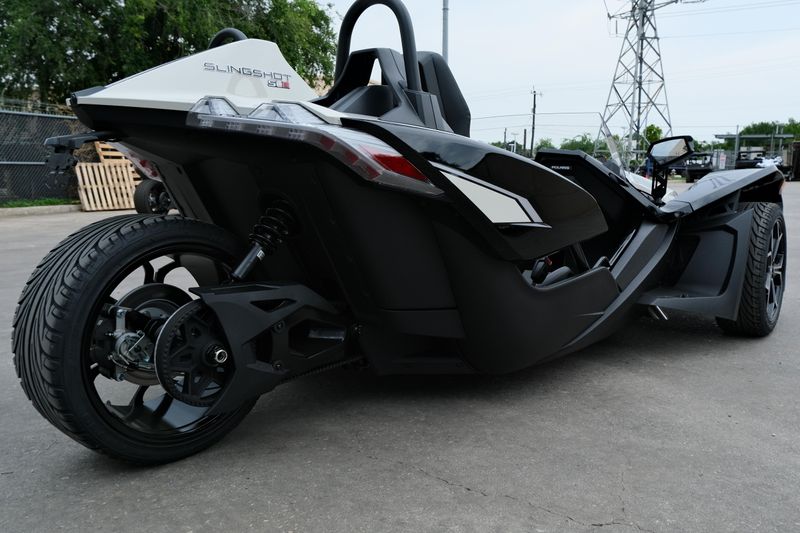 NEW 2026 POLARIS SLINGSHOT SLR AUTODRIVE Image 3