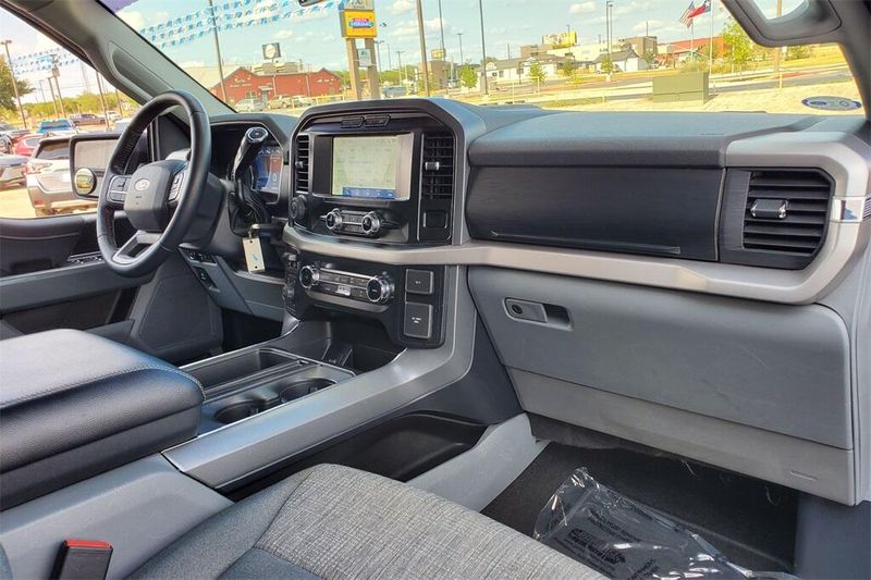 2022 Ford F-150 XLT photo 21