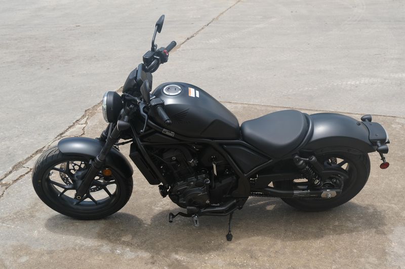 2025 Honda REBEL 1100 MATTE BLACK METALLIC Image 6