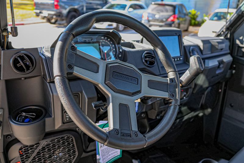 2025 Polaris RANGER XP 1000 NORTHSTAR TRAIL BOSS EDITION CRYSTAL WHITE WITH PERFORMANCE RED ACCENTSImage 13