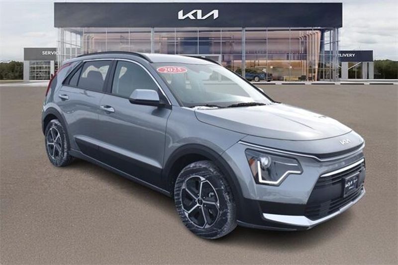 2025 Kia Niro LXImage 1