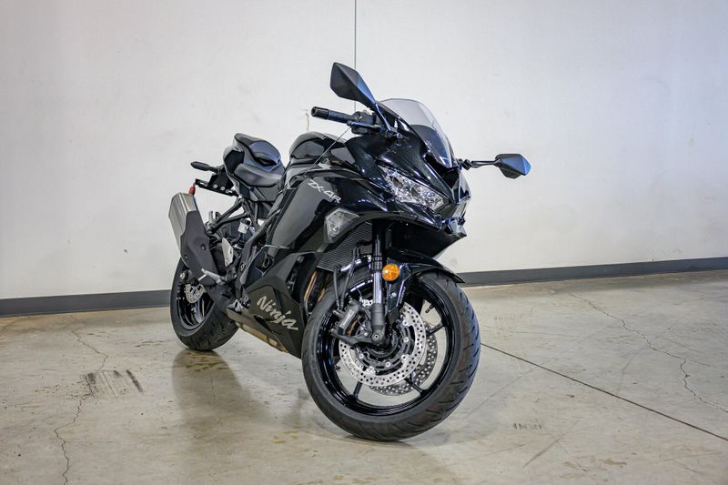 2025 Kawasaki NINJA ZX4R ABS METALLIC SPARK BLACK Image 1
