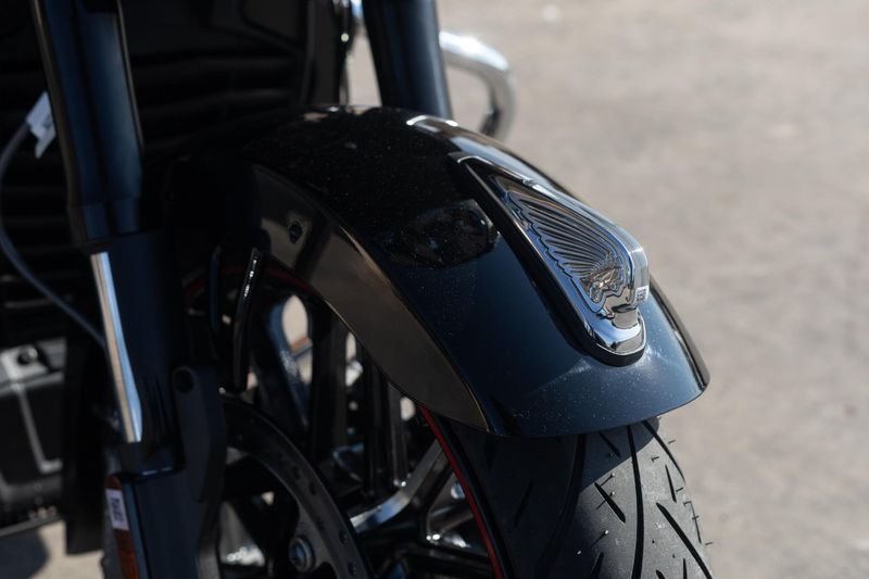 2025 Indian Motorcycle CHALLENGER LIMITED BLACK METALLIC Image 18