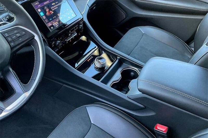 New 2025 Jeep Grand Cherokee Altitude 4x2Image 7