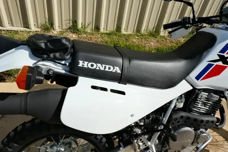 NEW 2025 HONDA XR650L WHITE Image 20