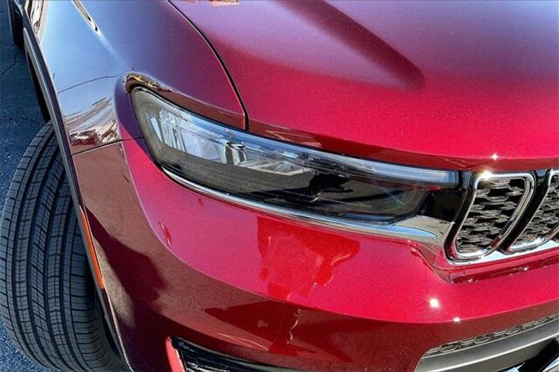 New 2025 Jeep Grand Cherokee L Limited 4x4Image 11