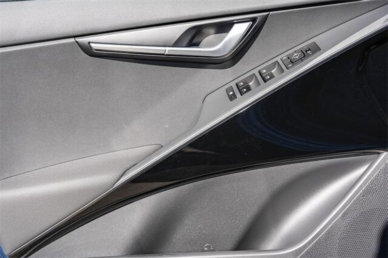 New 2025 Kia Niro EXImage 21