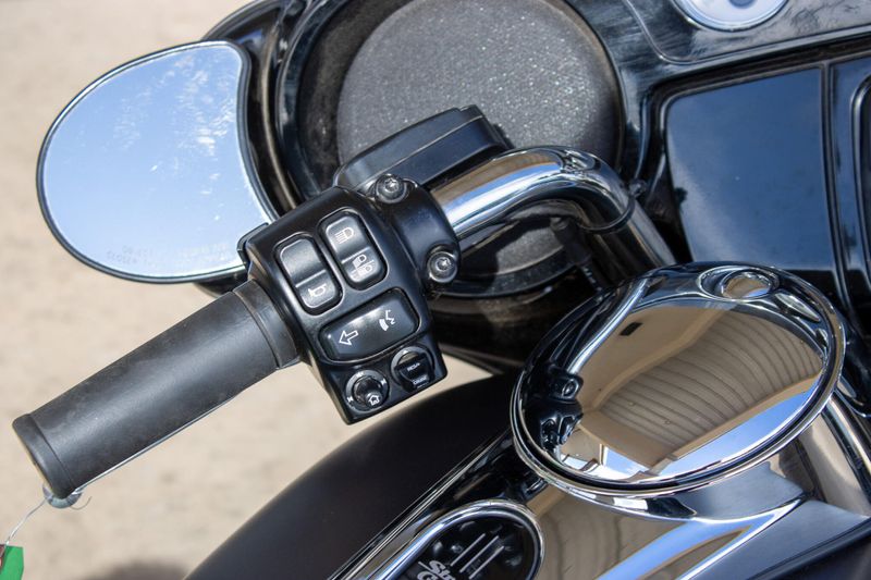 USED 2017 HARLEY STREET GLIDE SPECIAL Image 21