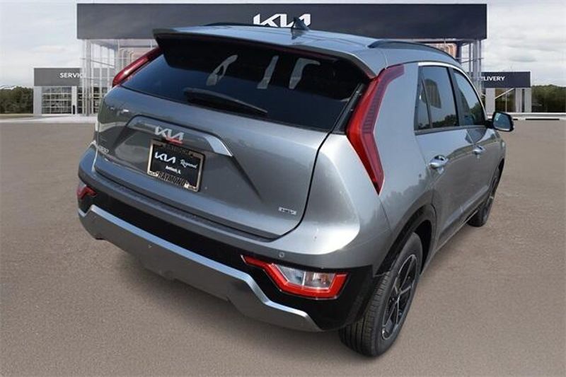 New 2025 Kia Niro SXImage 3
