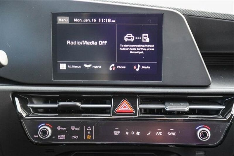 2025 Kia Niro LXImage 6