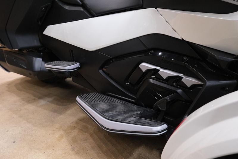 NEW 2026 CAN-AM SPYDER RT LIMITED Image 5