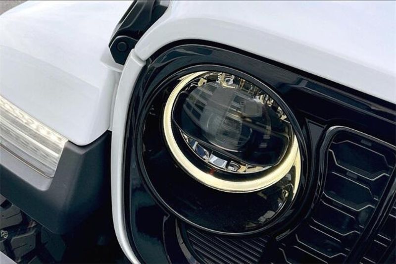 New 2025 Jeep Gladiator Willys 4x4Image 11