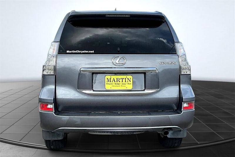 2016 Lexus GX 460 photo 4