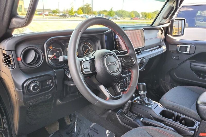 2024 Jeep Wrangler Rubicon photo 9