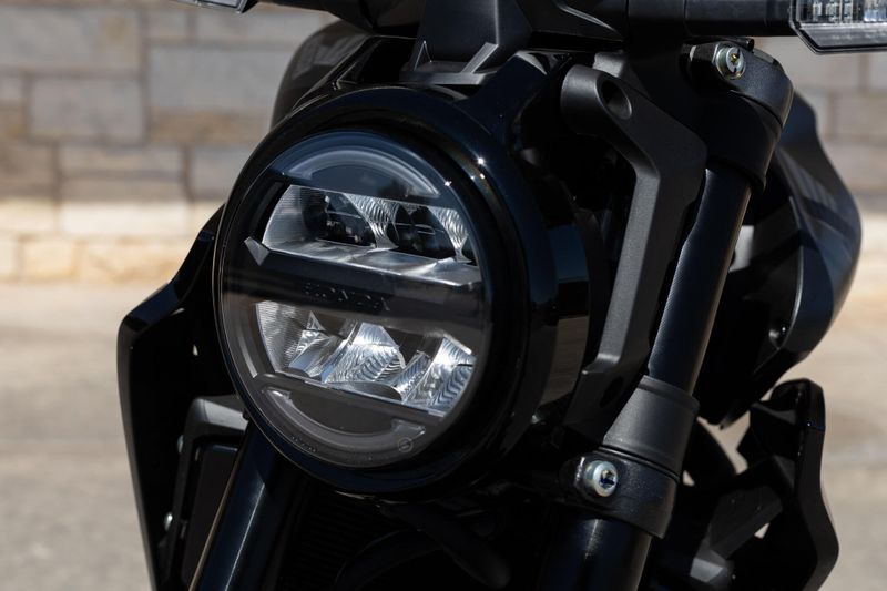 2025 Honda CB300R ABS Image 10