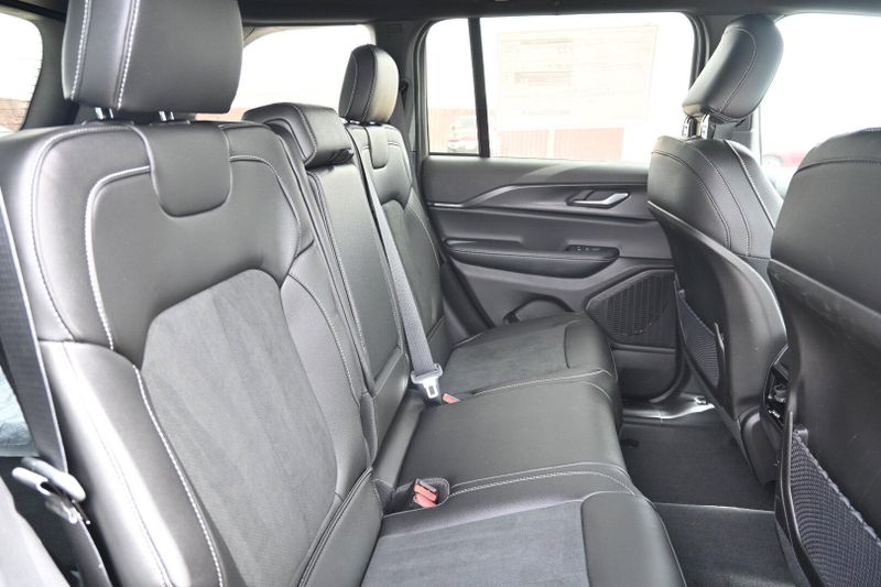 2025 Jeep Grand Cherokee Altitude XImage 13